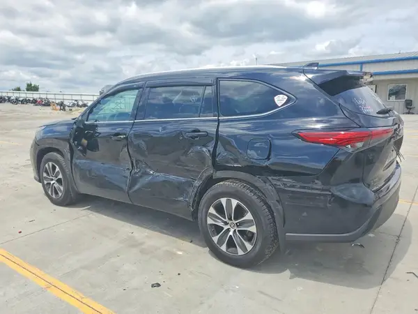 5TDGZRBH4NS257937 2022 TOYOTA HIGHLANDER - Image 2