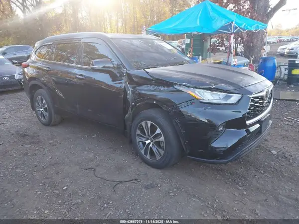 5TDGZRBH4NS562712 2022 TOYOTA HIGHLANDER - Image 1
