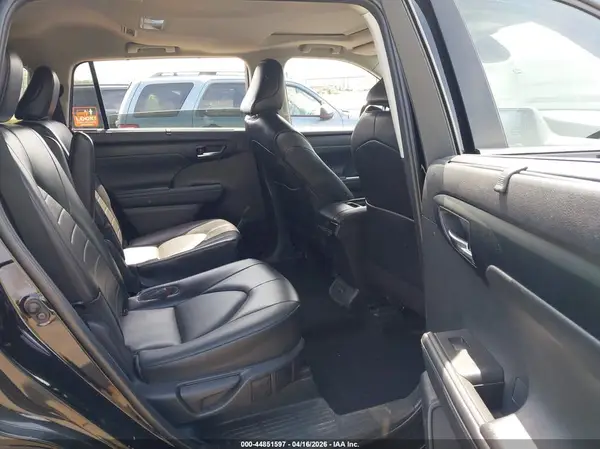 5TDGZRBH4NS563794 2022 TOYOTA HIGHLANDER - Image 8