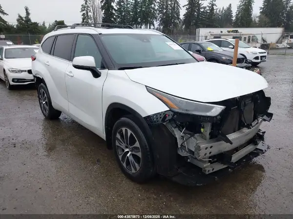 5TDGZRBH4NS568591 2022 TOYOTA HIGHLANDER - Image 1