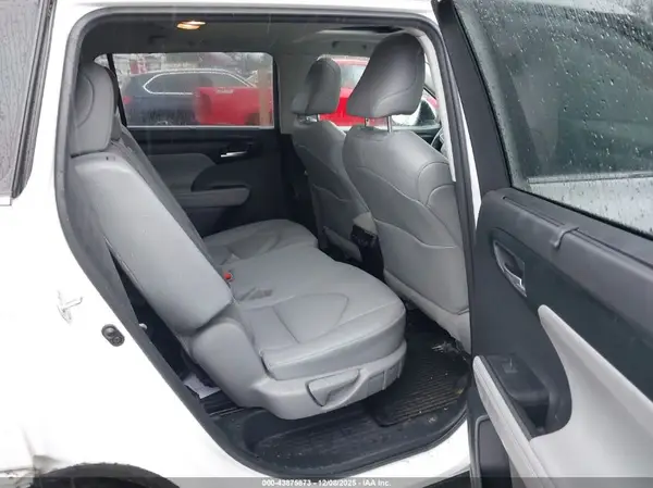 5TDGZRBH4NS568591 2022 TOYOTA HIGHLANDER - Image 8