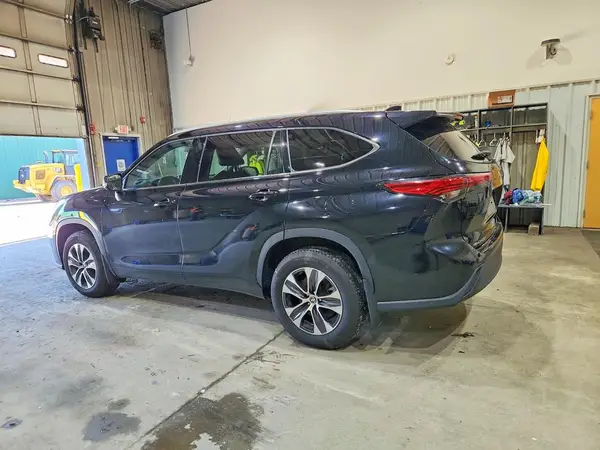 5TDGZRBH4NS573421 2022 TOYOTA HIGHLANDER - Image 2