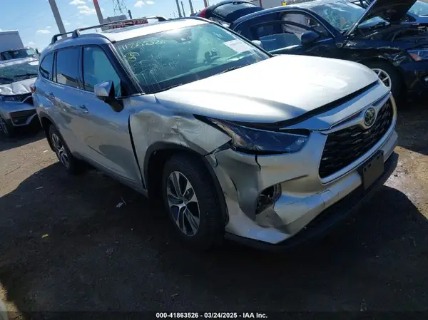 5TDGZRBH4NS575217 2022 TOYOTA HIGHLANDER - Image 1