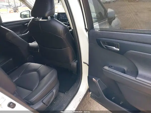 5TDGZRBH4NS576061 2022 TOYOTA HIGHLANDER - Image 8