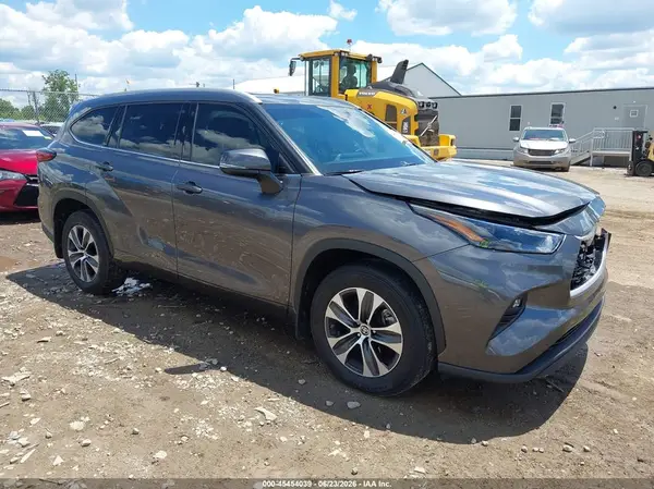 5TDGZRBH4NS579221 2022 TOYOTA HIGHLANDER - Image 1