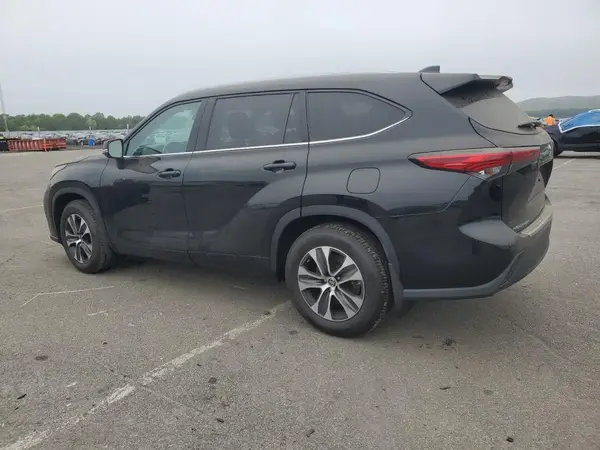 5TDGZRBH4NS581356 2022 TOYOTA HIGHLANDER - Image 2