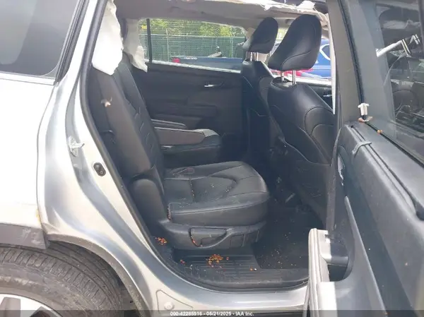 5TDGZRBH4NS581552 2022 TOYOTA HIGHLANDER - Image 8