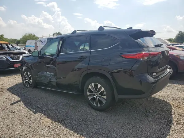5TDGZRBH4NS583513 2022 TOYOTA HIGHLANDER - Image 2