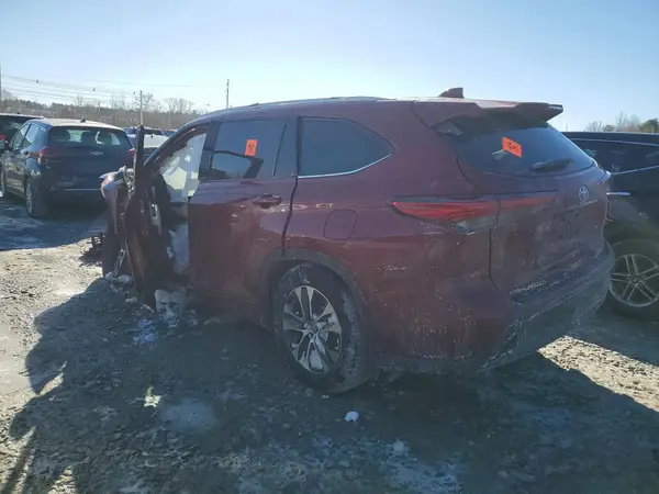 5TDGZRBH4NS583544 2022 TOYOTA HIGHLANDER - Image 2