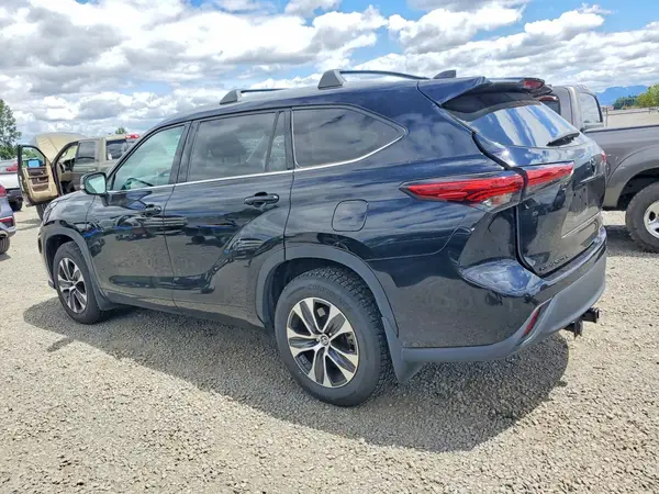 5TDGZRBH4NS587996 2022 TOYOTA HIGHLANDER - Image 2