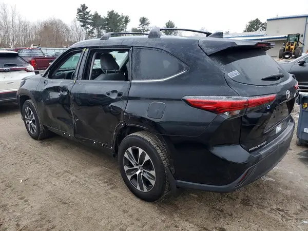 5TDGZRBH4NS590025 2022 TOYOTA HIGHLANDER - Image 2