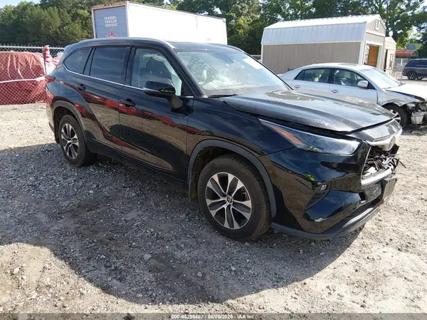 5TDGZRBH4NS590526 2022 TOYOTA HIGHLANDER - Image 1