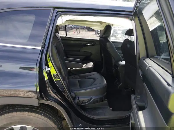 5TDGZRBH4NS590526 2022 TOYOTA HIGHLANDER - Image 8