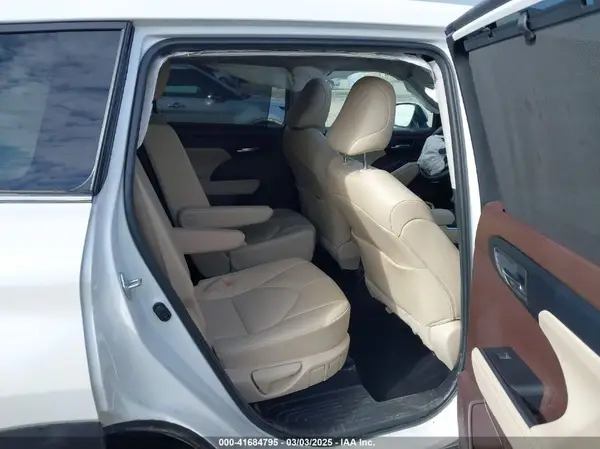 5TDGZRBH4NS593197 2022 TOYOTA HIGHLANDER - Image 8