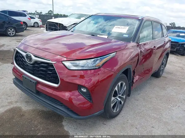 5TDGZRBH5LS001786 2020 TOYOTA HIGHLANDER - Image 2