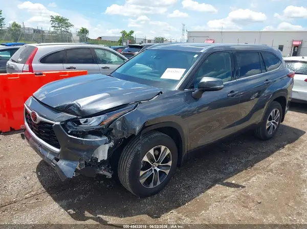 5TDGZRBH5LS005627 2020 TOYOTA HIGHLANDER - Image 2