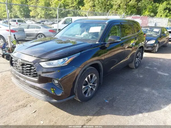 5TDGZRBH5LS012741 2020 TOYOTA HIGHLANDER - Image 2