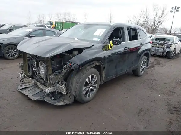 5TDGZRBH5LS505481 2020 TOYOTA HIGHLANDER - Image 2