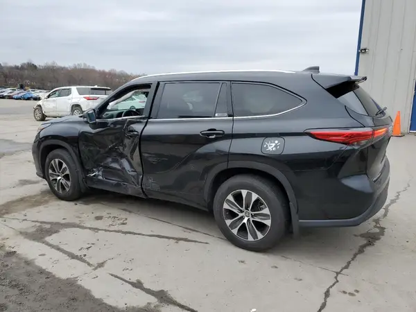 5TDGZRBH5MS061858 2021 TOYOTA HIGHLANDER - Image 2