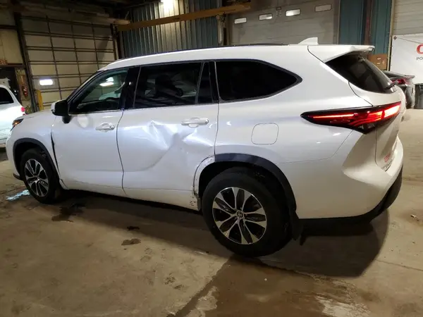 5TDGZRBH5MS069605 2021 TOYOTA HIGHLANDER - Image 2