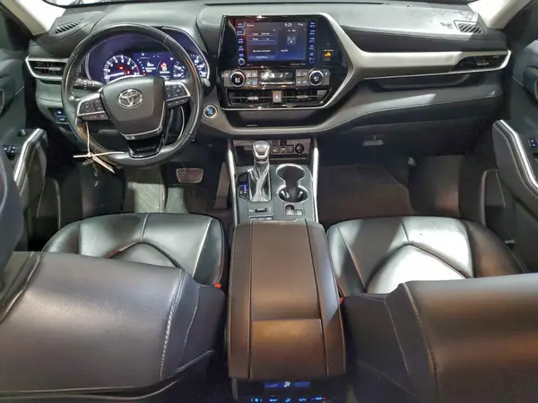 5TDGZRBH5MS072505 2021 TOYOTA HIGHLANDER - Image 8