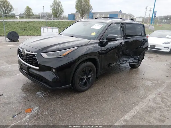 5TDGZRBH5MS078093 2021 TOYOTA HIGHLANDER - Image 2
