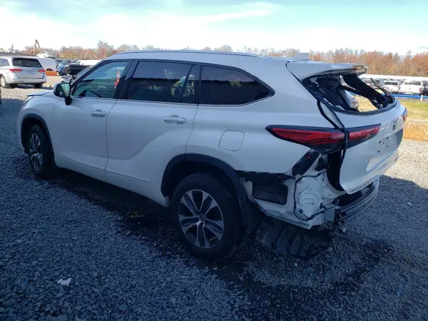5TDGZRBH5MS083892 2021 TOYOTA HIGHLANDER - Image 2