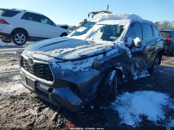 5TDGZRBH5MS084959 2021 TOYOTA HIGHLANDER - Image 2