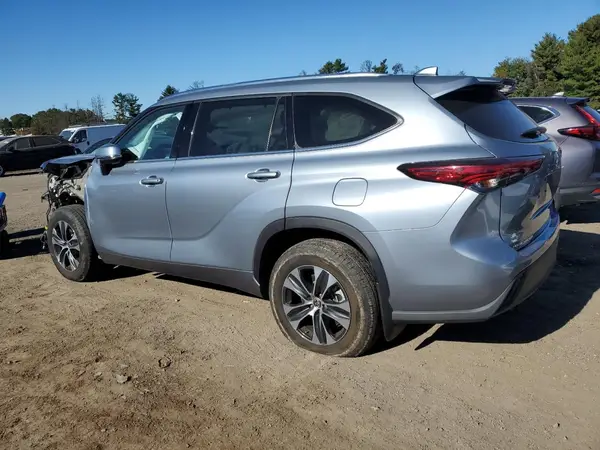 5TDGZRBH5MS092687 2021 TOYOTA HIGHLANDER - Image 2