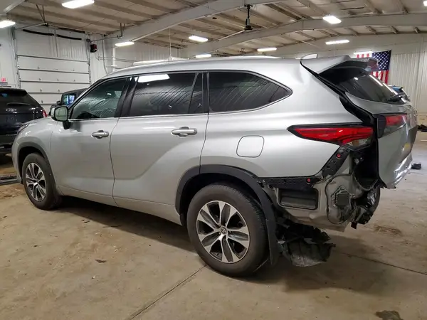 5TDGZRBH5MS094567 2021 TOYOTA HIGHLANDER - Image 2