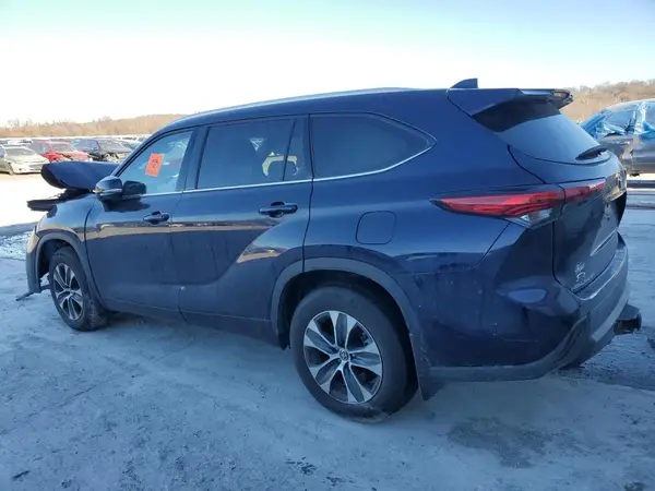 5TDGZRBH5MS107592 2021 TOYOTA HIGHLANDER - Image 2