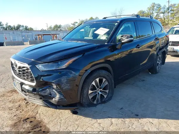 5TDGZRBH5MS108953 2021 TOYOTA HIGHLANDER - Image 2