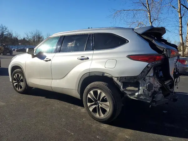 5TDGZRBH5MS143010 2021 TOYOTA HIGHLANDER - Image 2