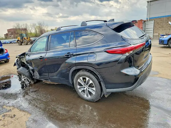 5TDGZRBH5MS153665 2021 TOYOTA HIGHLANDER - Image 2