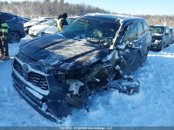 5TDGZRBH5MS155450 2021 TOYOTA HIGHLANDER - Image 2