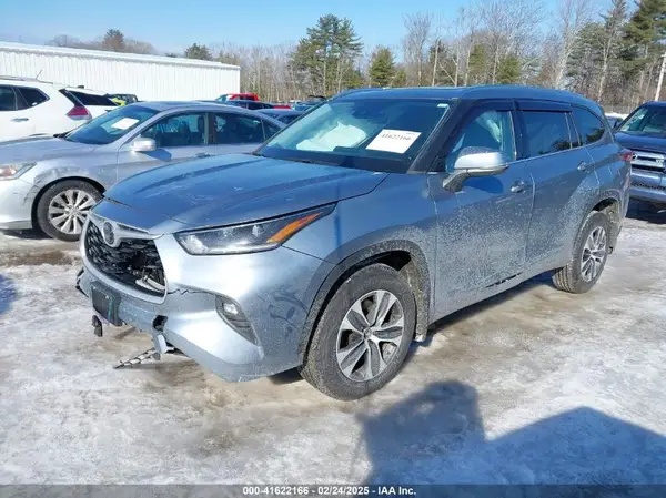 5TDGZRBH5MS155884 2021 TOYOTA HIGHLANDER - Image 2