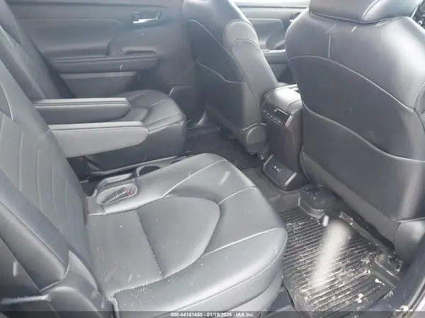 5TDGZRBH5MS156808 2021 TOYOTA HIGHLANDER - Image 8