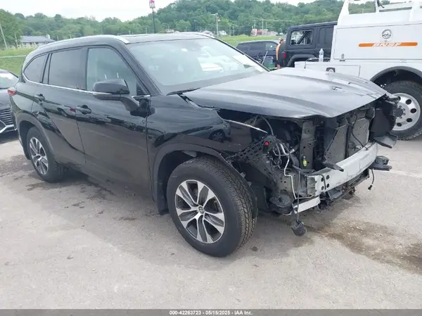 5TDGZRBH5MS160549 2021 TOYOTA HIGHLANDER - Image 1