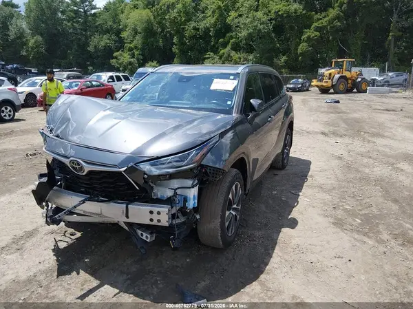 5TDGZRBH5MS532455 2021 TOYOTA HIGHLANDER - Image 2