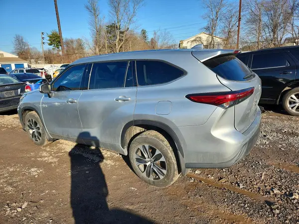 5TDGZRBH5MS534691 2021 TOYOTA HIGHLANDER - Image 2