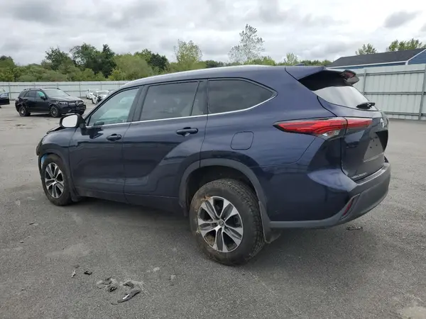 5TDGZRBH5MS537560 2021 TOYOTA HIGHLANDER - Image 2