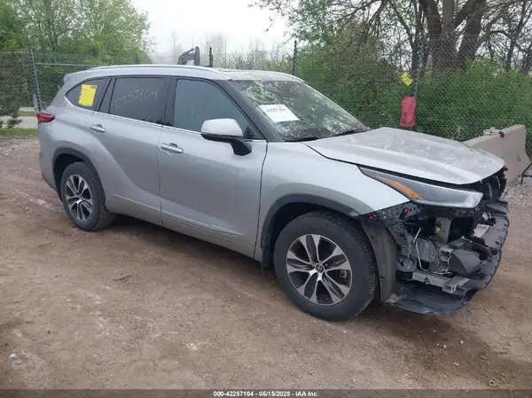 5TDGZRBH5MS538188 2021 TOYOTA HIGHLANDER - Image 1