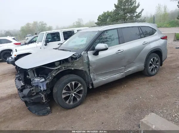 5TDGZRBH5MS538188 2021 TOYOTA HIGHLANDER - Image 2