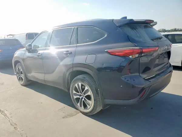 5TDGZRBH5MS543424 2021 TOYOTA HIGHLANDER - Image 2