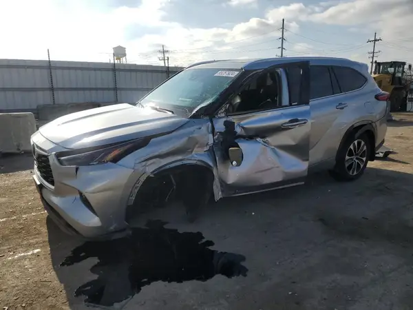 5TDGZRBH5MS546128 2021 TOYOTA HIGHLANDER - Image 1