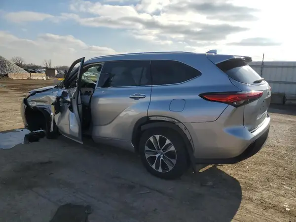 5TDGZRBH5MS546128 2021 TOYOTA HIGHLANDER - Image 2
