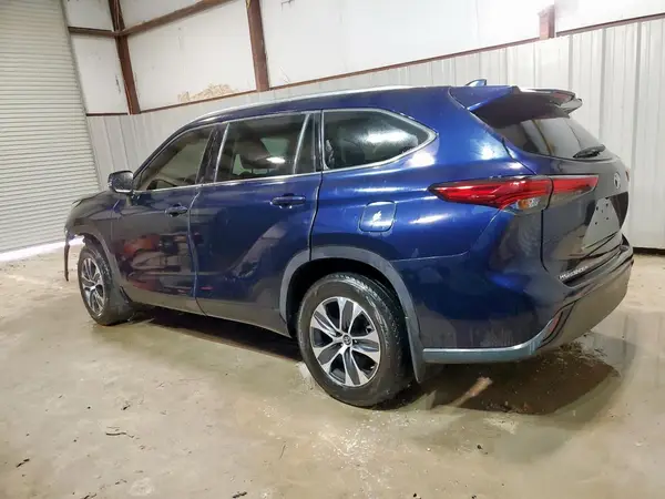 5TDGZRBH5MS549742 2021 TOYOTA HIGHLANDER - Image 2