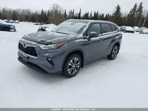 5TDGZRBH5MS551930 2021 TOYOTA HIGHLANDER - Image 2