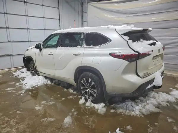 5TDGZRBH5MS553290 2021 TOYOTA HIGHLANDER - Image 2