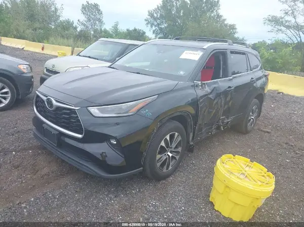 5TDGZRBH5MS553970 2021 TOYOTA HIGHLANDER - Image 2
